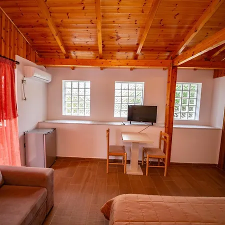 Luiza Guest house *